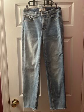 Free People We The Free Curvy Straight-Leg Jeans Size 27 Light Wash Raw Hem